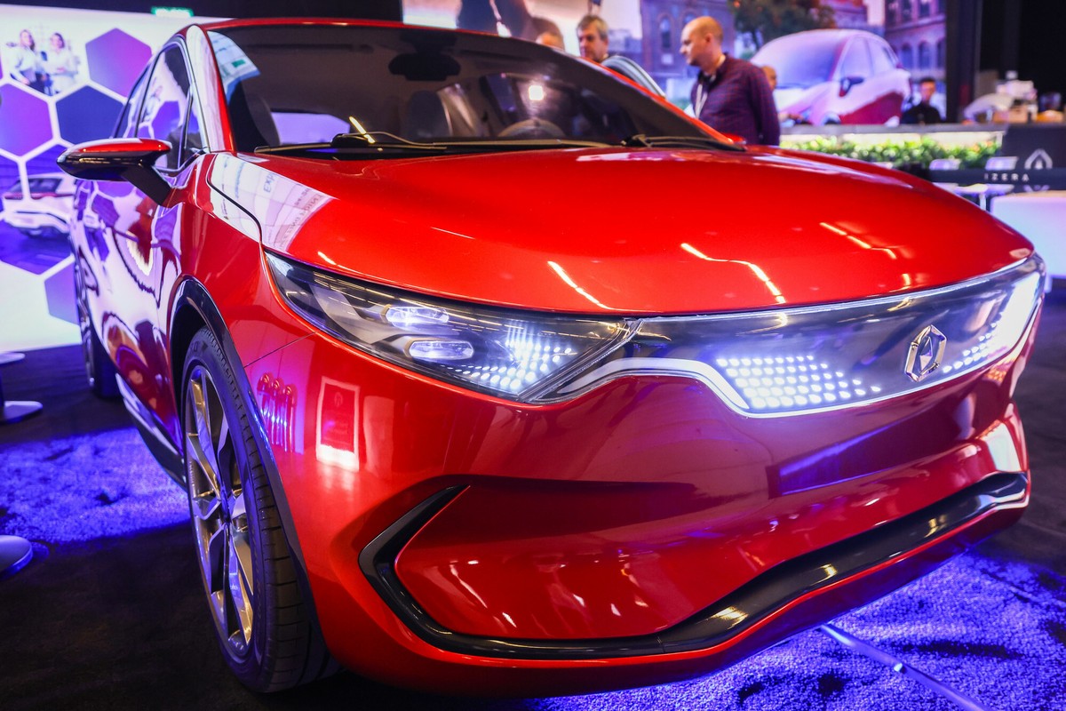 Electromobility rozmawia nie tylko z Chińczykami. Minister o nowej koncepcji projektu Izera