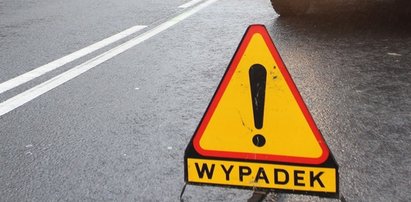 Wypadek w Ćwiklinku. Nie żyje ojciec jadący z dzieckiem, 4 osoby poszkodowane