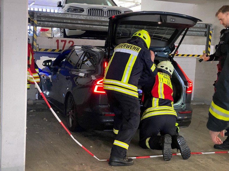 Niemka płakała jak parkowała. Volvo aż zawisło w powietrzu