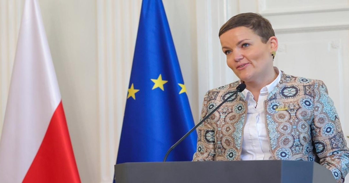 200 tys. zł za zagraniczne podróże ministry. Resort tłumaczy