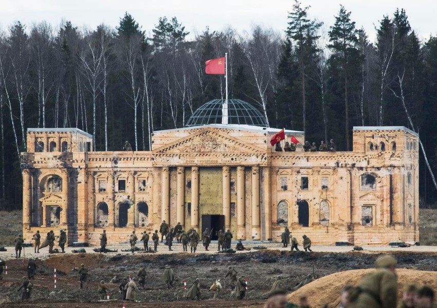 Replika nemačkog Rajhstaga nalazi se u Kubinki, u okolini Moskve