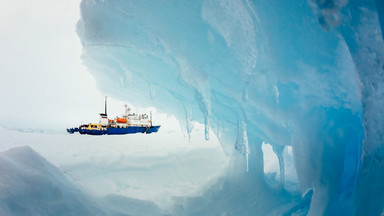 Amerykański lodołamacz ma pomóc statkom uwięzionym w lodach Antarktydy