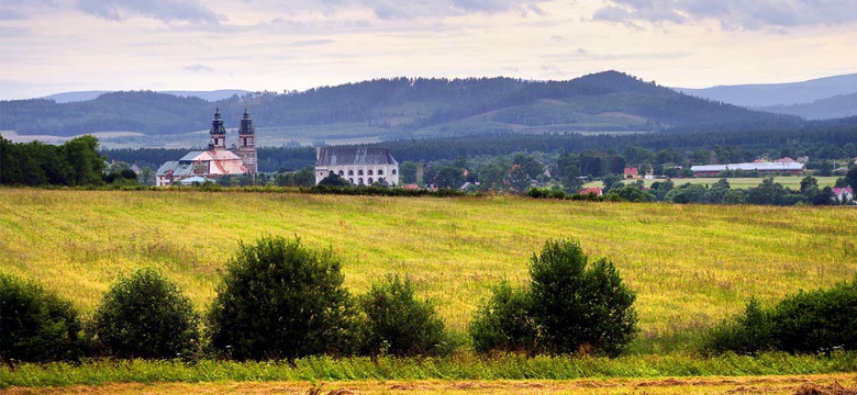 Krzeszów: opactwo Cystersów i Sanktuarium Matki Bożej Łaskawej