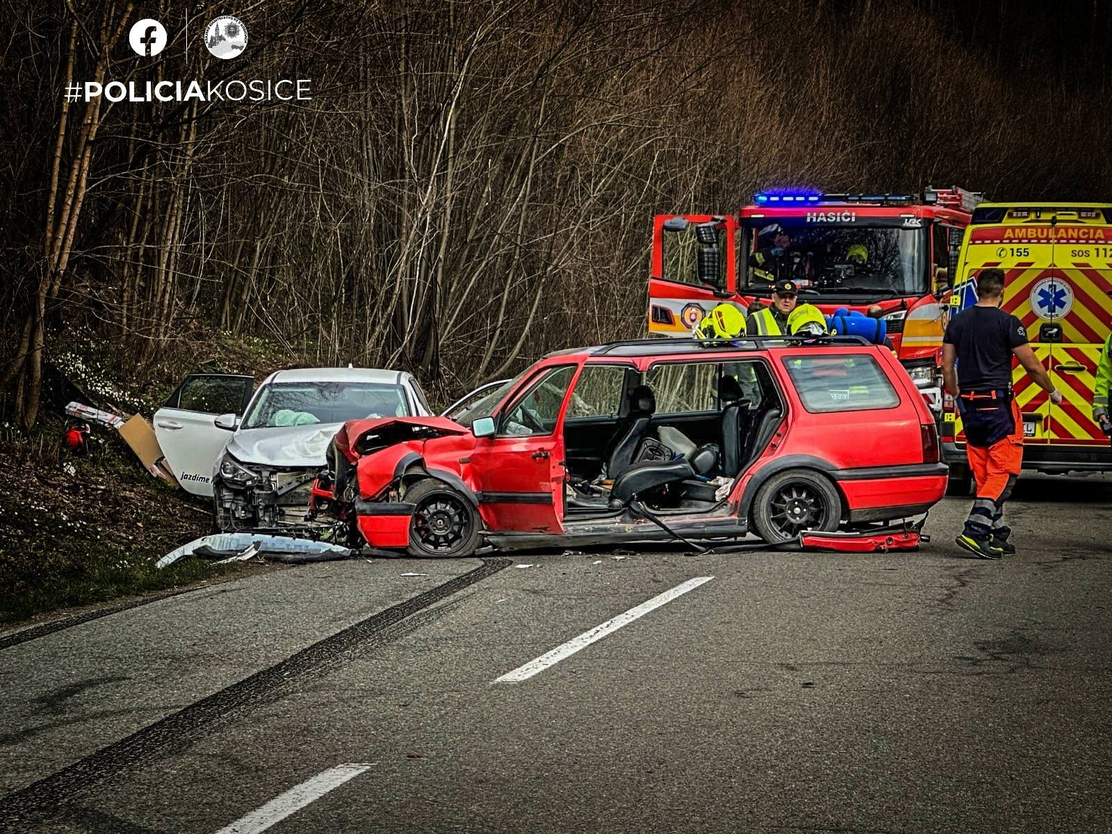 Medzi Medzevom a Jasovom došlo k brutálnej havárii.