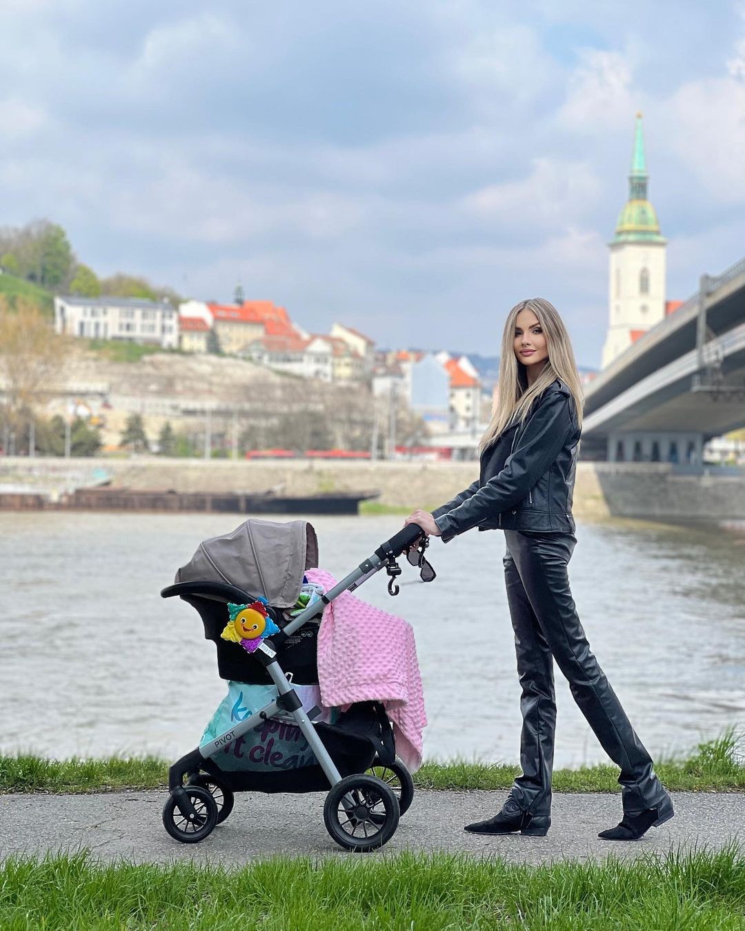 Partnerka Maria Cimarra Broňa Gregušová.