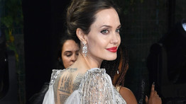 A csúnya válás ellenére az anyósával próbál jó kapcsolatot ápolni Angelina Jolie: ennyi idő után újra láthatták a nagymamájukat a gyermekei