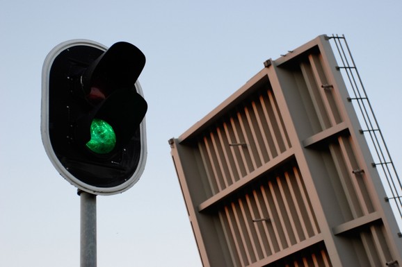 U Evropu stiže ČETVRTO SLETLO NA SEMAFORU: Evo šta znači bela signalizacija koju će vozači prvi put videti