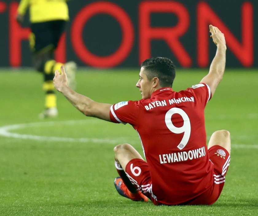 Robert Lewandowski ma kontuzję! Skręcił kostkę na meczu z Borussią