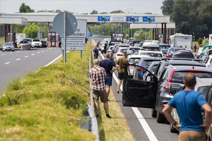 Horvátországba indul? Többórás várakozásra készüljön a határon!