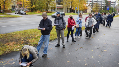 Koniec „twardego lockdownu” na Łotwie, nowe obostrzenia