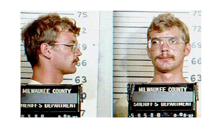 A sorozatgyilkos börtönben viselt szemüvegét kínálják eladásra /Fotó: Northfoto
