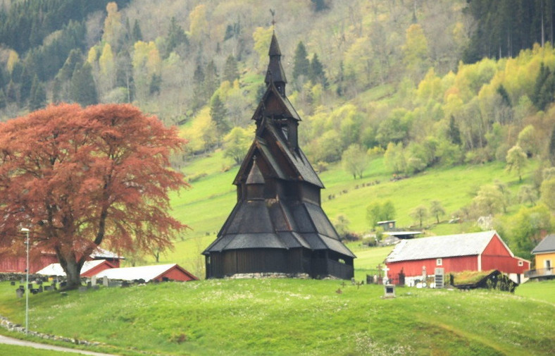 Kościół klepkowy, fot. www.kolemsietoczy.pl/norwegia