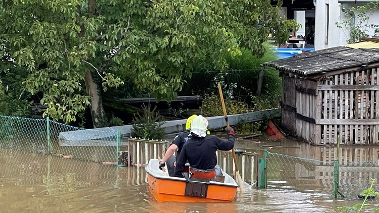 extrém időjárás, viharkárosultak, segítség vöröskereszt