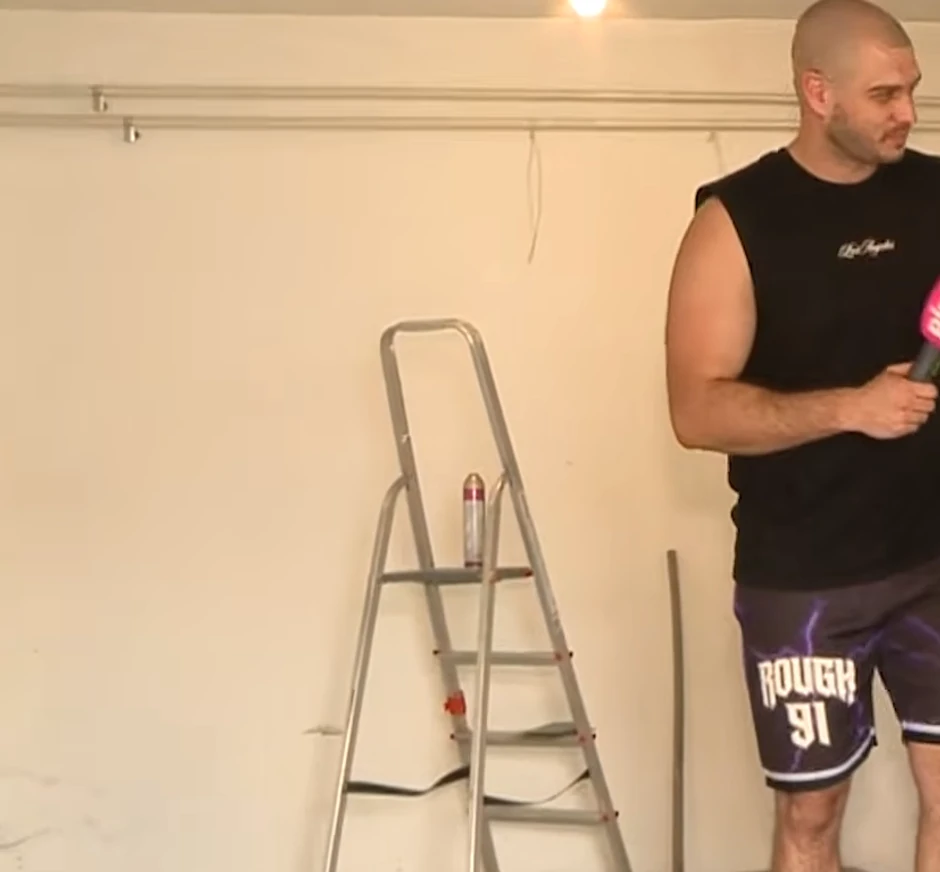 Dejan renovira kuću u Veterniku
