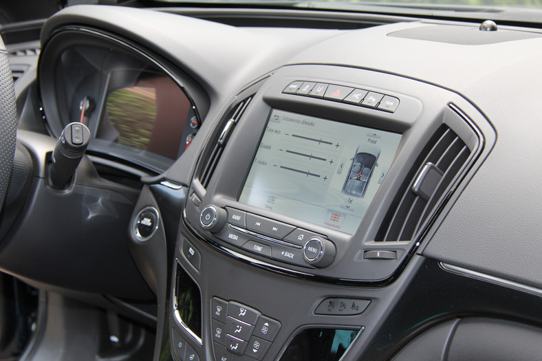 Multimedialne radio z nawigacją: Opel Insignia Bose