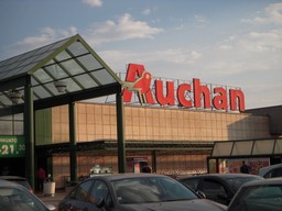 W Auchan kompromis w sprawie rodziny 500 plus. Będą kary, ale oświadczenia zostaną