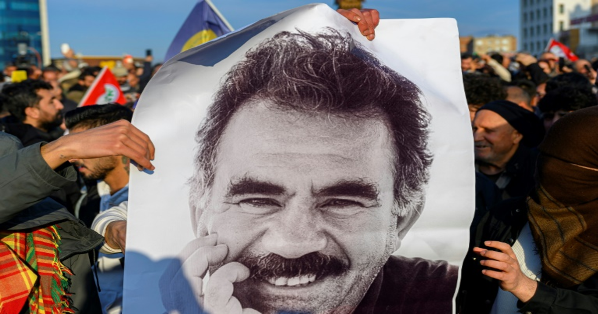 Öcalan renonce au combat armé après 26 ans de prison