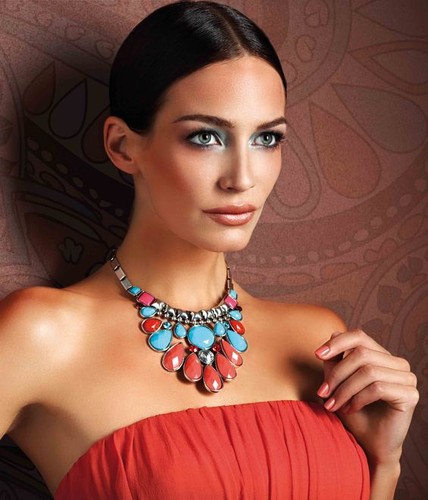 Brązujący makijaż na lato