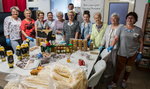 Seniorki z Leszna przygotowują przetwory dla ubogich: Robimy 400 słoików dziennie!
