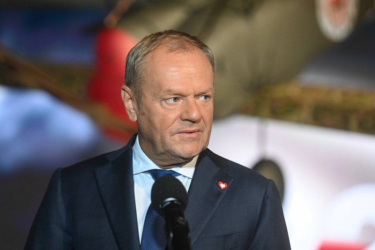 Nieobecność Polski podczas poniedziałkowych rozmów w Waszyngtonie o przyszłości Ukrainy wywołała szerokie komentarze w Europie. We wtorek za to Donald Tusk wziął udział w telekonferencji „koalicji chętnych” – grupy ponad 30 państw wspierających Ukrainę.