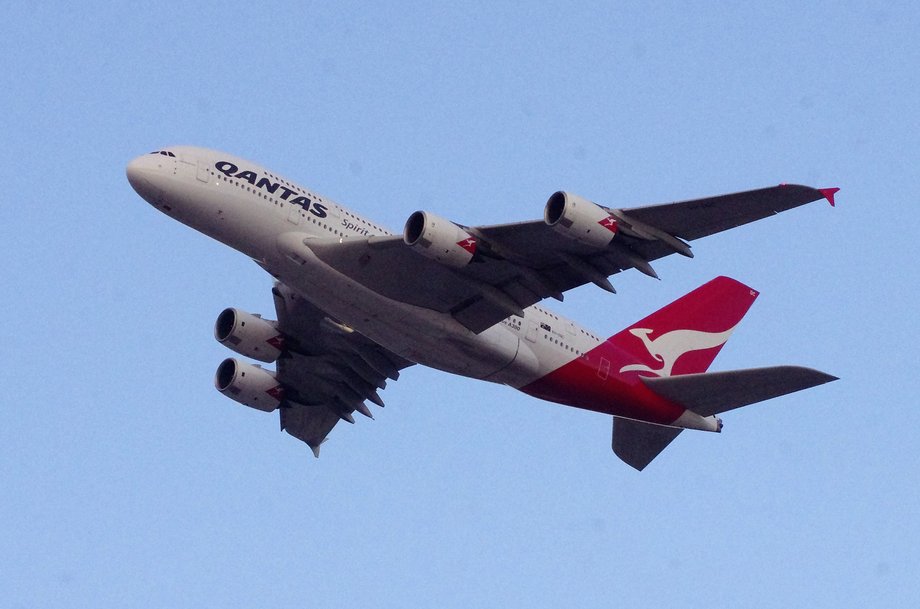 Narodowe zwierzę znalazło się w logotypie również australijskiego przewoźnika. Symbolem Qantas jest kangur.