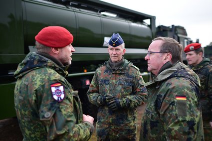 Zgrzyt na linii rząd - MON. Niemcy wycofują się z ustawowego zapisu dotyczącego obronności