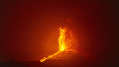 Ismét kitört az Etna: több tíz méter magasra lőtte a lávát a vulkán – fotók