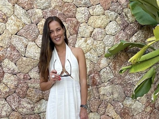 Ana Ivanović u beloj letnjoj haljini
