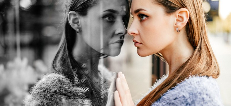 To co dostrzegasz w innych, jest w tobie? Czym jest teoria lustra?