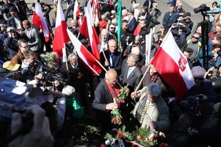 Ambasador Rosji nie złożył wieńca przed cmentarzem żołnierzy radzieckich. Uniemożliwili mu to aktywiści