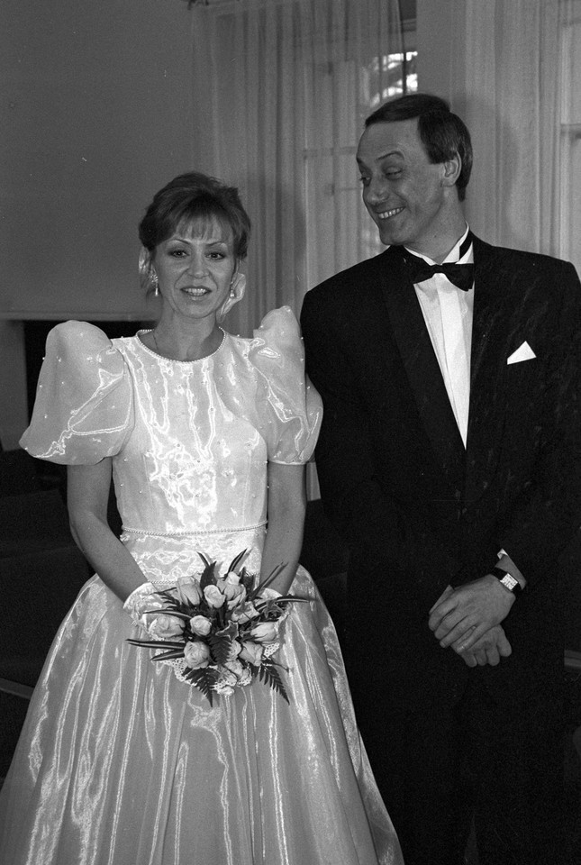 Dariusz Szpakowski z żoną w dniu ślubu, w styczniu 1992 r.