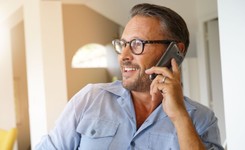 Telefon komórkowy zabija płodność? Naukowcy mają nowe spostrzeżenia