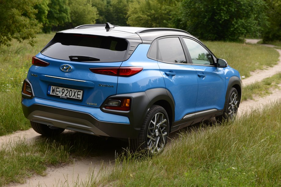 Hybrydowy Hyundai Kona w mieście pali niewiele i to jedna z jego ważnych zalet