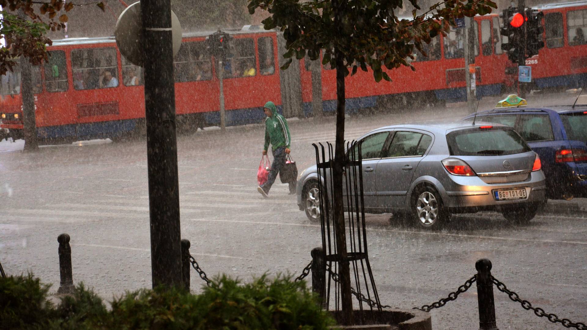Hidrometeorološki zavod izdao hitno upozorenje zbog oluje, kiše i grada
