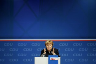 Merkel z oficjalnym paparciem CSU. Pomimo braku akceptacji polityki migracyjnej