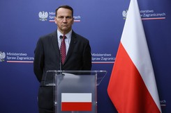 Sikorski wzywa NATO do przyspieszenia dostaw broni na Ukrainę. 'To jest pilnie potrzebne'