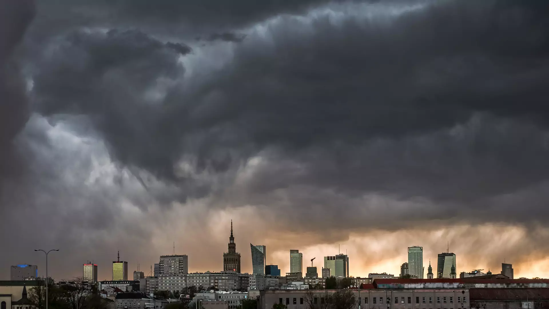36 z 50 miast z najgorszym powietrzem w UE jest w Polsce. Czym my oddychamy?