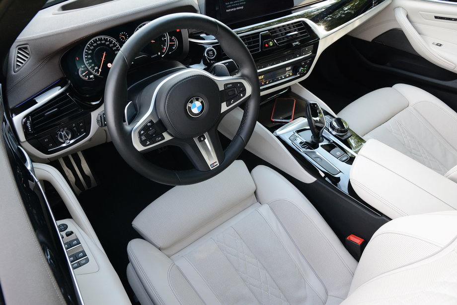 BMW 540i xDrive (10)