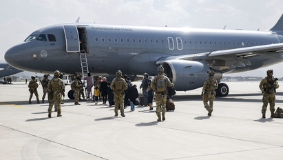 Afgán konfliktus: az USA eddig nagyjából 37 ezer embert evakuált Afganisztánból