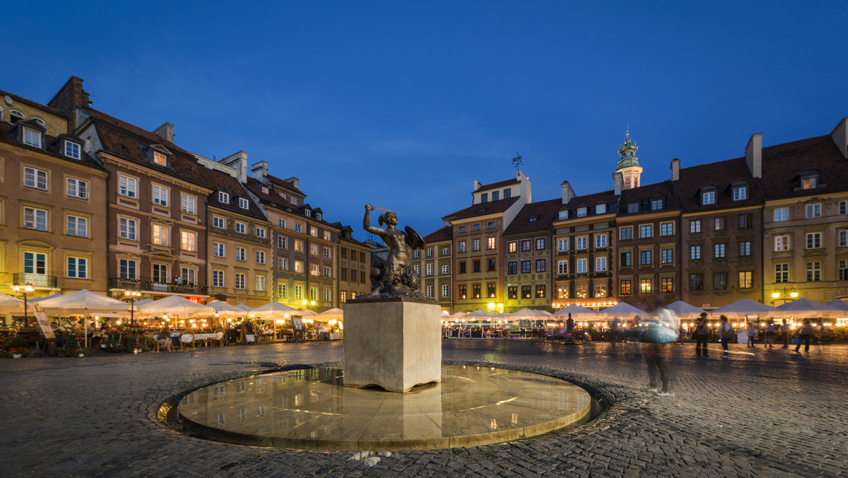 Osiem nowych dębów posadzono na dziedzińcu Publicznego Gimnazjum nr 10 im. Rajmunda Hiacynta Rembielińskiego przy ul. Harcerskiej w Łodzi. Drzewa stały się częścią Alei Dębów Pamięci Policjantów II RP – ofiar zbrodni katyńskiej.