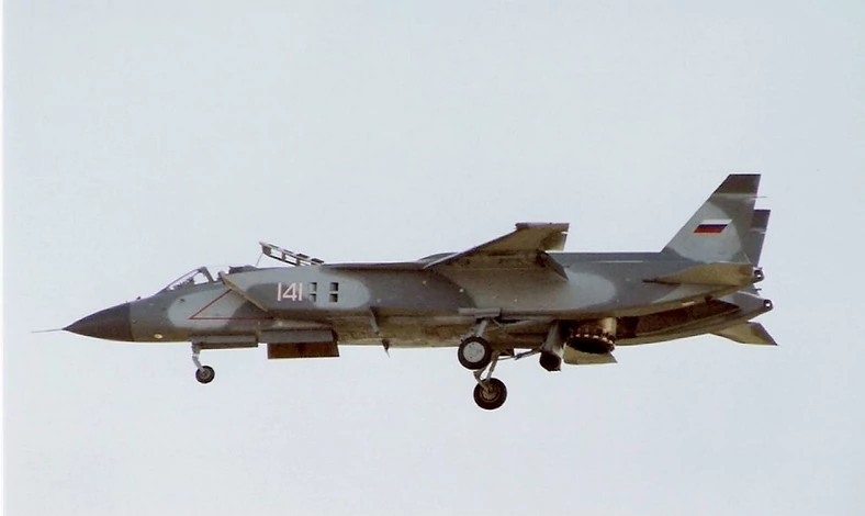 Jak-141 w zawisie na Farnborough Airshow’92