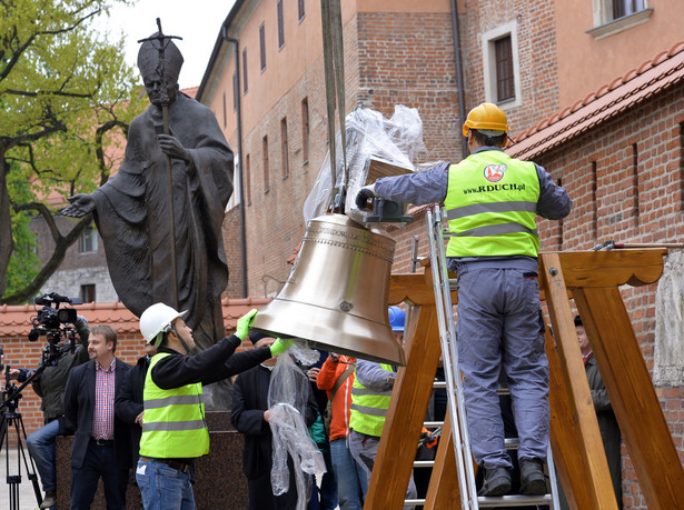 Dzwon "Jan Paweł II" dotarł na Wawel