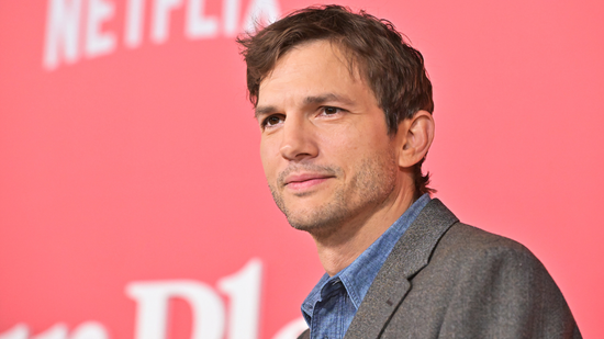 Ashton Kutcher számára nagyon nehéz a vörös szőnyegen állni, és az ok borzasztóan szomorú