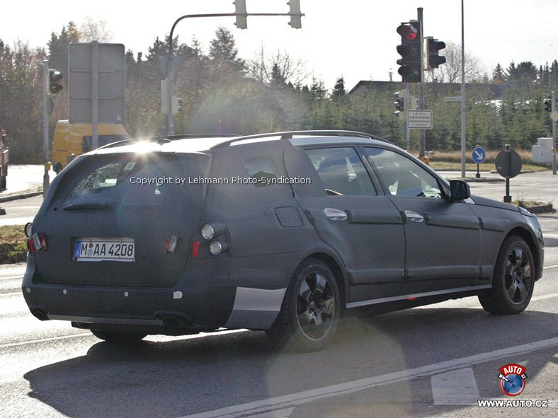 Zdjęcia szpiegowskie: Mercedes-Benz E kombi - luksus i przestrzeń