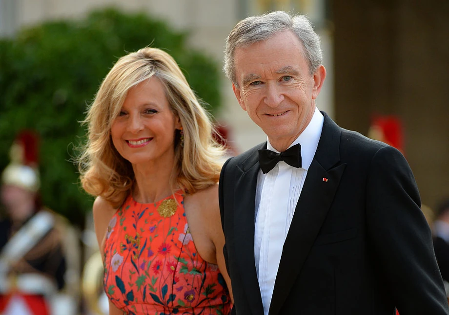 Bernard Arnault i Helene Arnault podczas wizyty królowej Elżbiety II w Paryżu w 2015 r.