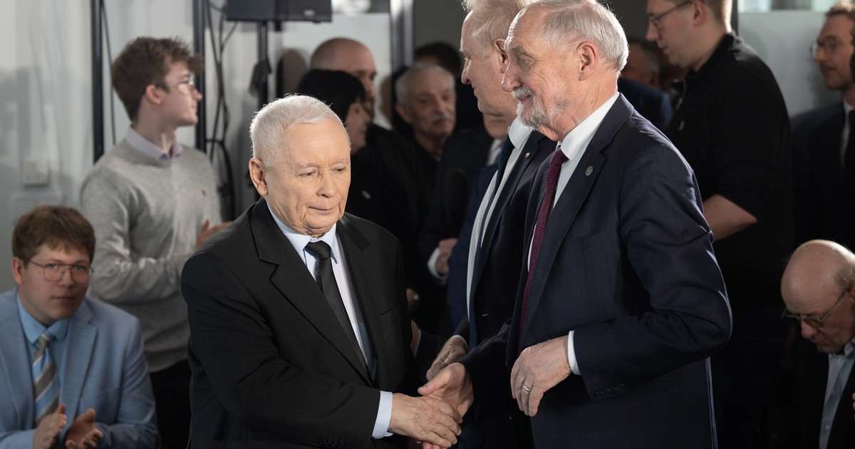 Kaczyński ma problem z tajnym aneksem. "Odciąłby się od brata"