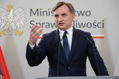 Ziobro: Scholz jest idiotą czy szulerem? Jest jakaś granica absurdu