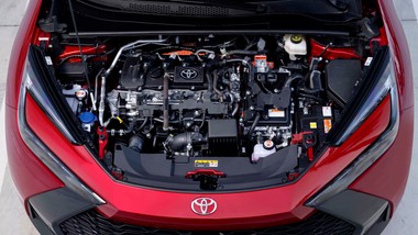 nowa toyota hitem: ma silnik 2.0 i spala 3,2 l na 100 km. cena?