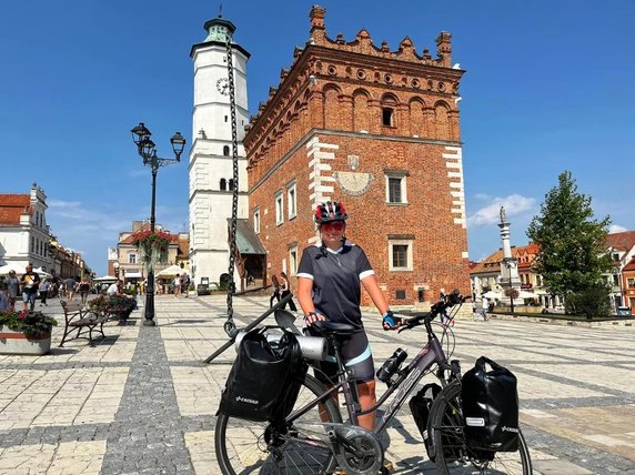 15 sierpnia. Postój na sandomierskim rynku na odcinku Kraśnik - Staszów (123 km)