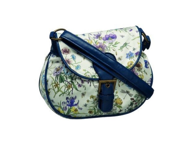 Kwiatowa torebka marki Deichmann